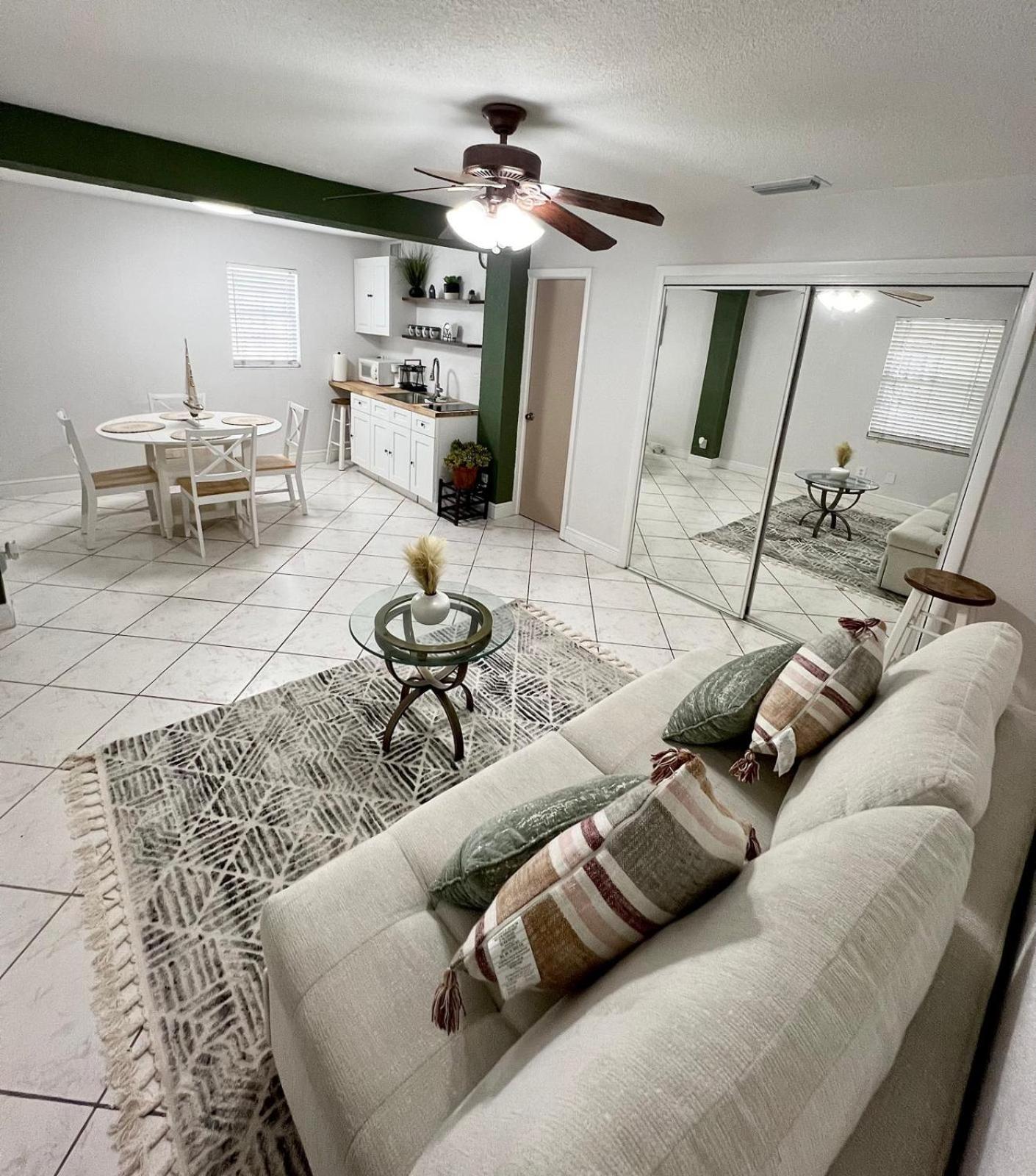 タンパLa Casita Of Raymond James Stadiumアパートメント エクステリア 写真